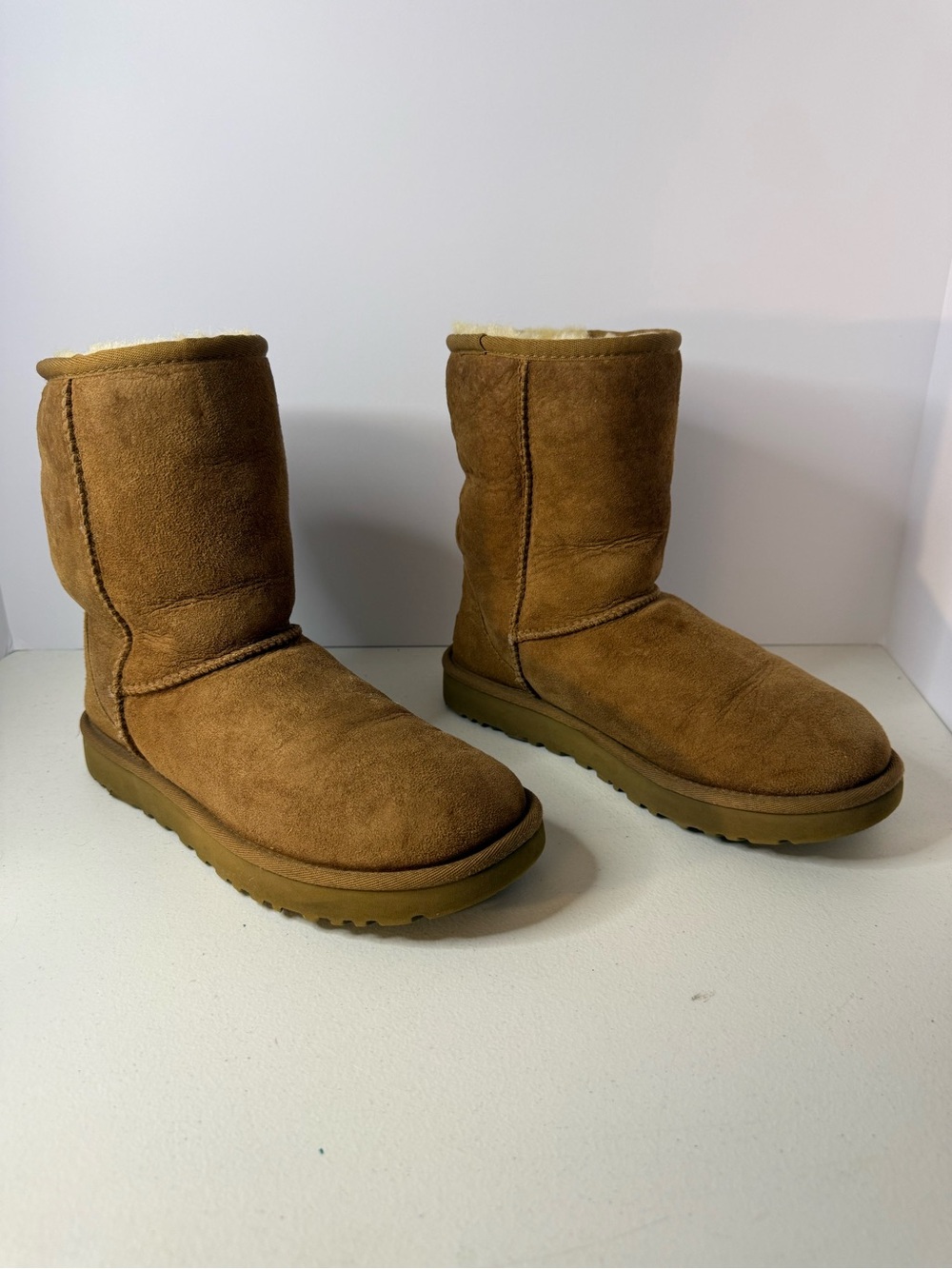 UGG Classic Short II Boots Chestnut Suede Size 7